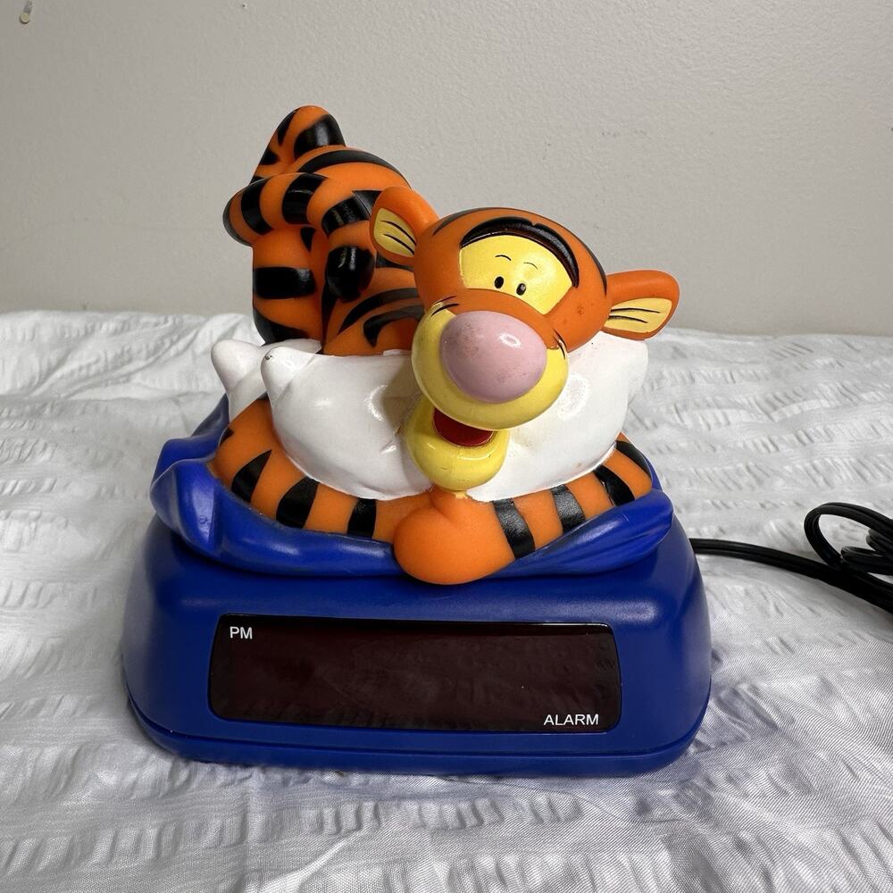 Disney Tigger Digital Alarm Clock Nightlight Auto Vintage